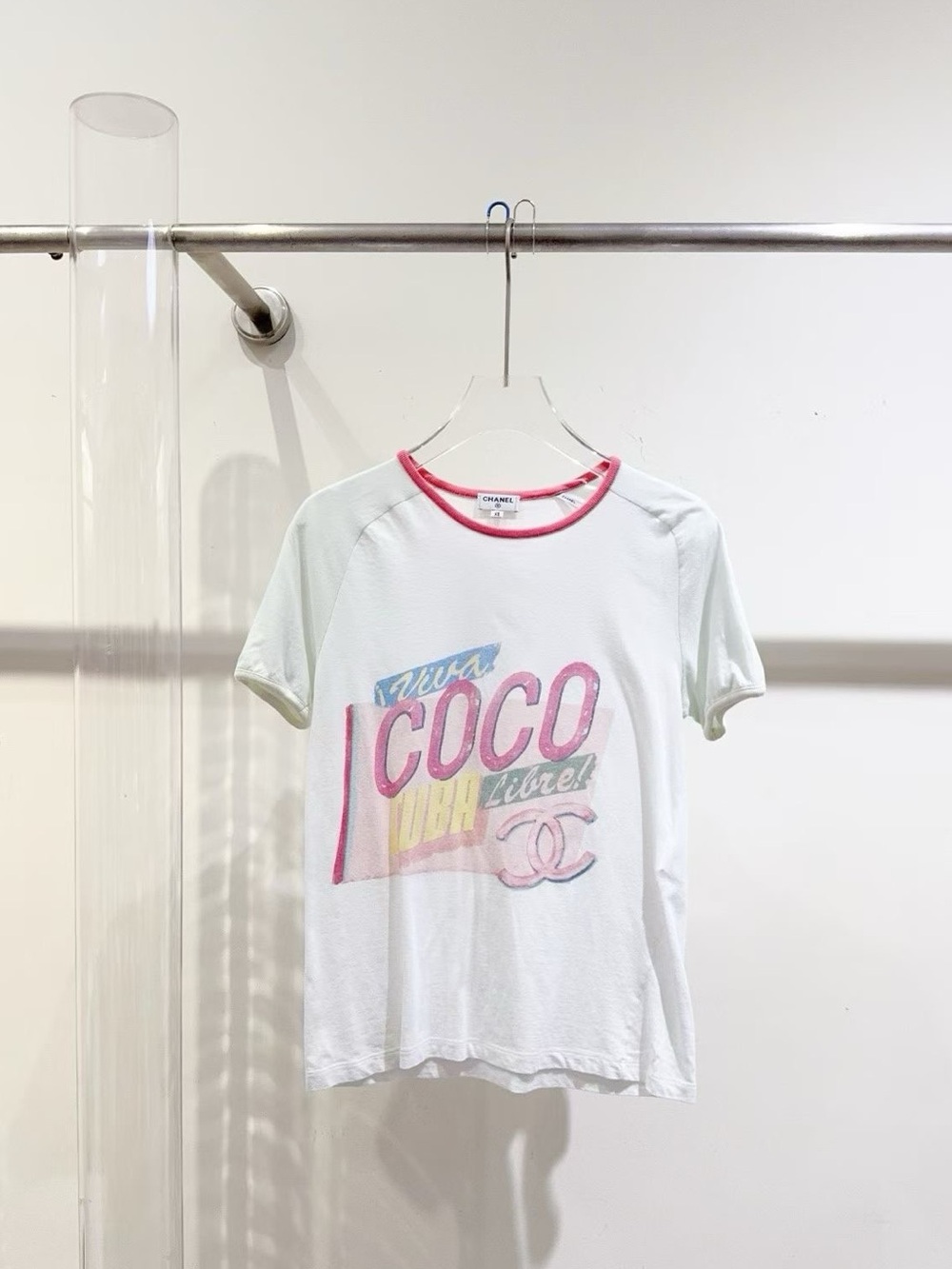🚩steal CHANEL White Graphic 'Coco' Tee with Pink Neck Trim